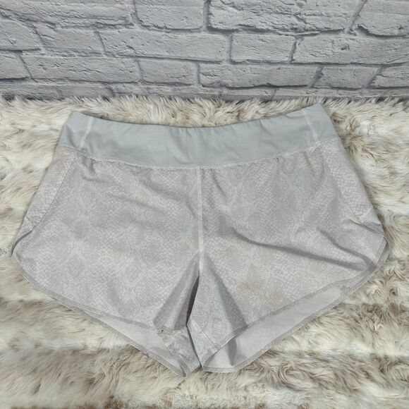Athleta Run With It 3" Short Grey Snake Reptile Print Size XL - Picture 1 of 6